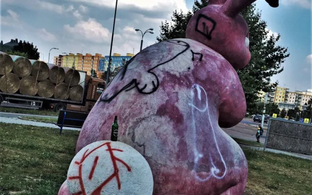 Králíka už v minulosti poškodili vandalové, foto: Richard Beneš