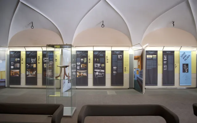 Příběh geniálního architekta Adolfa Loose a jeho plzeňskou tvorbu představuje výstava, která obletěla svět