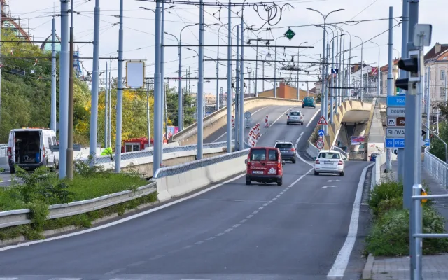 Končí ostře sledovaná oprava mostu Milénia. Doprava se na kapacitně nejvytíženější most vrátí 6. října