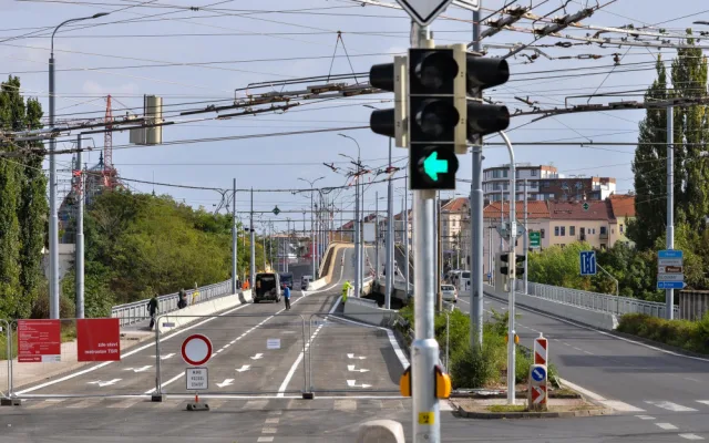Končí ostře sledovaná oprava mostu Milénia. Doprava se na kapacitně nejvytíženější most vrátí 6. října