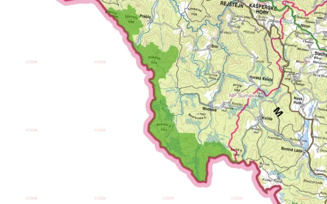 Turisté chodili i kam neměli. V centrální části NP Šumava platí nově omezení vstupu do jádra tetřeví populace