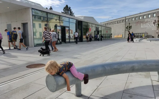 Nová vstupní brána do Borského parku budí u lidí rozpaky. Nadšení z ní nejsou ani mnozí zastupitelé Plzně