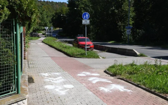 Pomalí po stezce, rychlí po silnici, první duální řešení v Plzni dává cyklistům na výběr