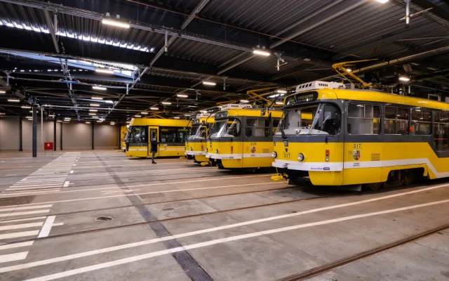 Tramvajová vozovna s obří zelenou střechou na Slovanech uspěla v soutěži Adapterra Awards