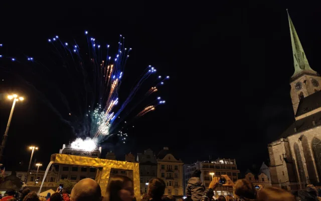 Tichý ohňostroj mohli Plzeňané vidět letos 28. října