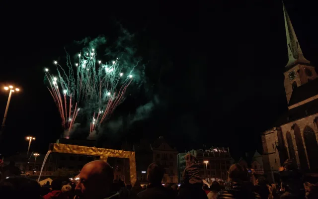 Tichý ohňostroj mohli Plzeňané vidět letos 28. října