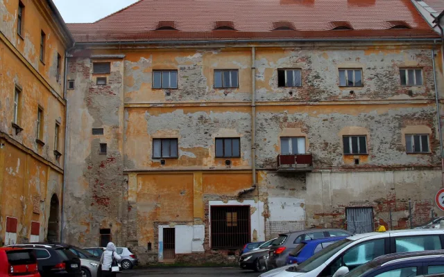 Rekonstrukci bývalého jezuitského semináře a pozdější sodovkárny za stovky milionů chystá město Klatovy