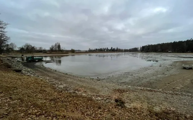 Městští rybáři o víkendu vyloví Drahotínský rybník, kilo kapra vyjde na 120 korun