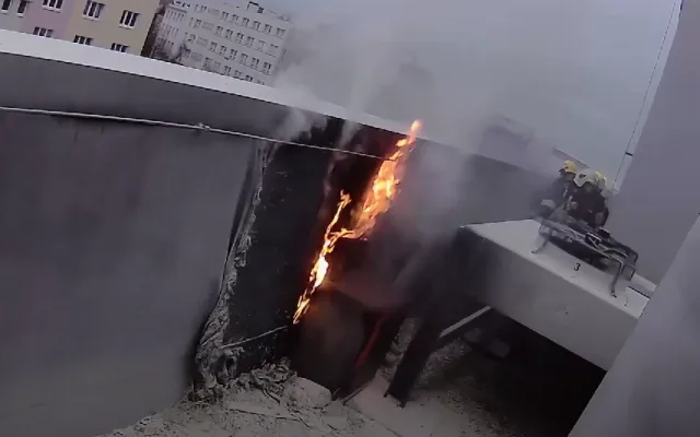 VIDEO: Hasiči vylučují spekulace, že požár v nákupním centru souvisí s otevřením pobočky fast foodu