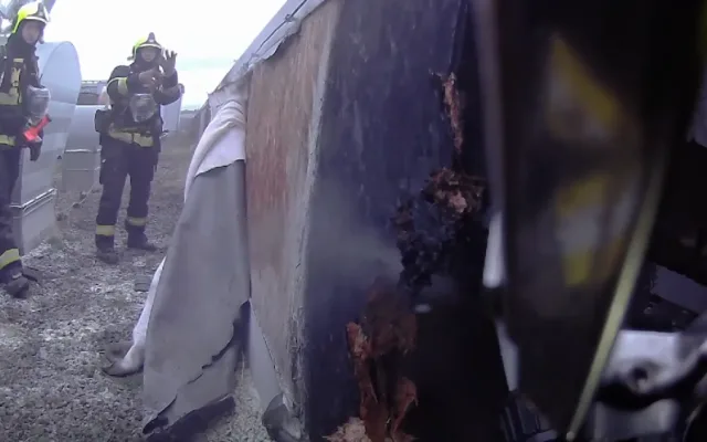 VIDEO: Hasiči vylučují spekulace, že požár v nákupním centru souvisí s otevřením pobočky fast foodu