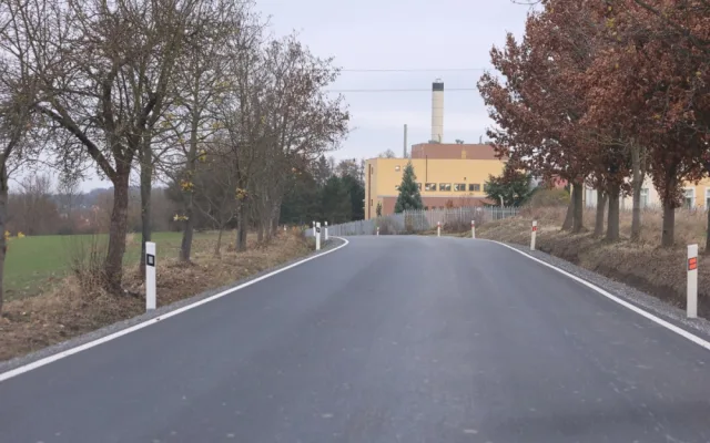 Dlouho zanedbávaný úsek silnice mezi Dobřany a Dnešicemi prošel opravou za 34 milionů korun