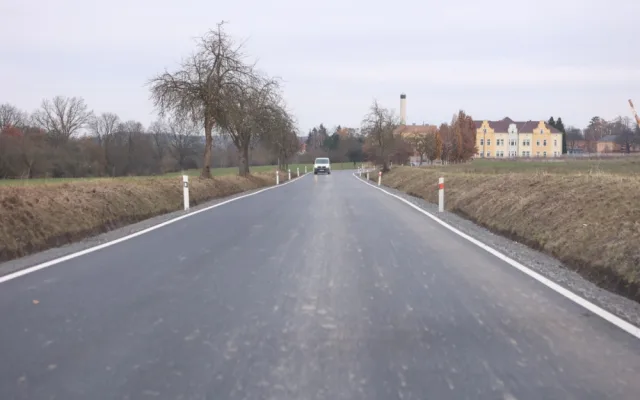Dlouho zanedbávaný úsek silnice mezi Dobřany a Dnešicemi prošel opravou za 34 milionů korun