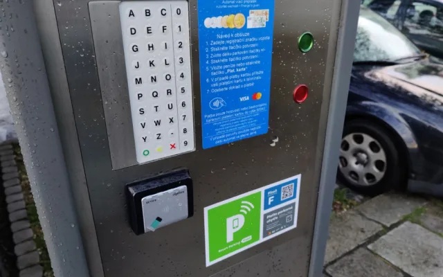 Plzeň rozšíří zónu placeného stání k nádraží Jižní Předměstí a k Centrálnímu autobusovému nádraží