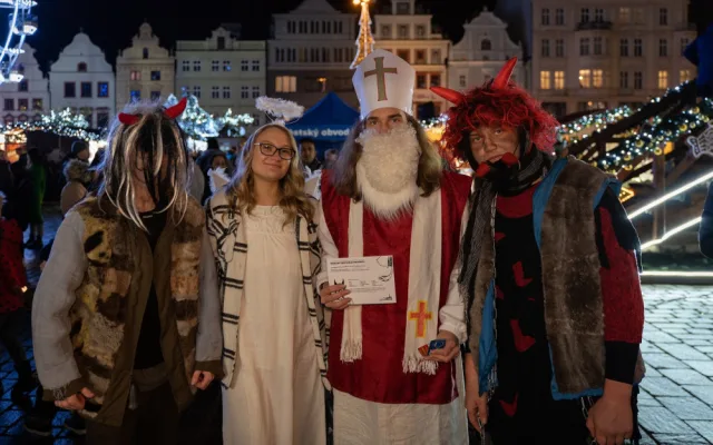 Trojka chce trumfnout svůj loňský zápis do České knihy rekordů, svolává na náměstí Mikuláše, čerty a anděly