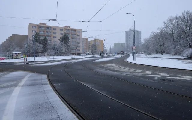 Na nově zrekonstruovaný úsek trati v ulici Terezie Brzkové se po pěti měsících konečně vrátily tramvaje