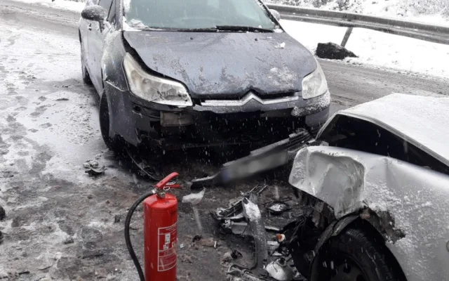 Na spojnici Svojkovice - Holoubkov se střetla dvě osobní a jedno nákladní vozidlo.