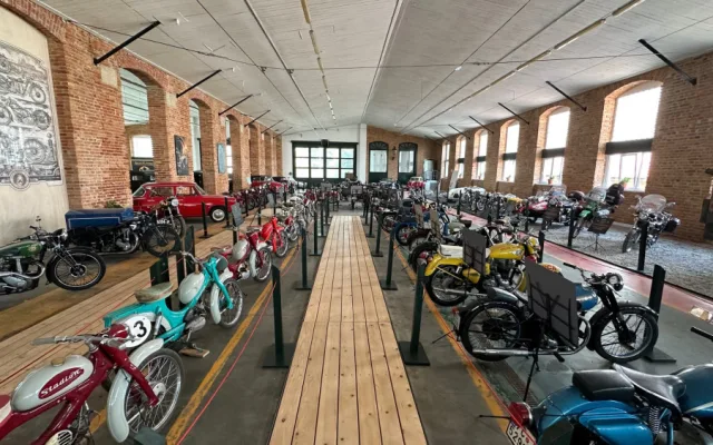 Nové muzeum Depo Moto Art se poprvé otevře pro veřejnost. Představí limuzíny prezidentů i další skvosty