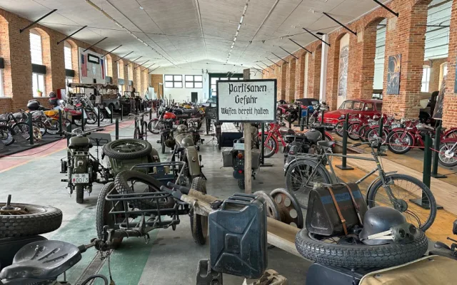 Nové muzeum Depo Moto Art se poprvé otevře pro veřejnost. Představí limuzíny prezidentů i další skvosty