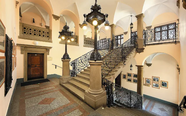Plzeňská radnice se stala národní kulturní památkou, na seznam se dostala i Křižíkova tramvaj z roku 1899