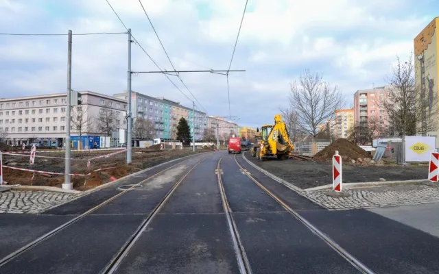 První etapa rozsáhlé rekonstrukce tramvajové trati na Koterovské je u konce, další odstartuje na jaře