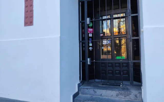 Zavřené už je nechvalně proslulé bistro s kebabem, které jeho majitel vyzdobil protižidovskými nápisy