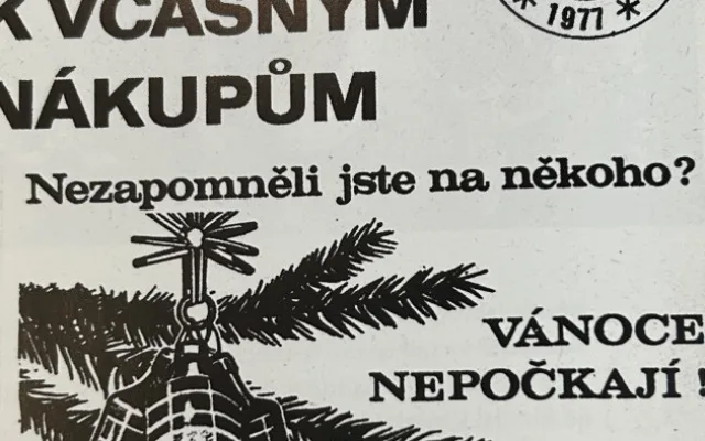 Balící papír z loňských Vánoc a dárky podpultovky. Jak vypadaly svátky v dobách minulých?