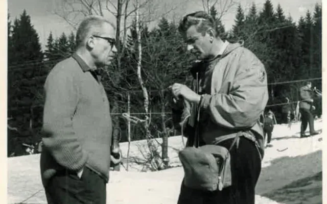 Zakladatelé silvestrovské jízdy s pochodněmi. Jiří Bárta (vpravo) s prvním náčelníkem horské služby Antonínem Říhou, foto: archiv HS Šumava