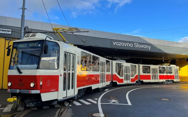 Plzeňské podniky bleskově nahradily nejnovější tramvaj jednou z nejstarších a sklidily úspěch, foto: PMDP