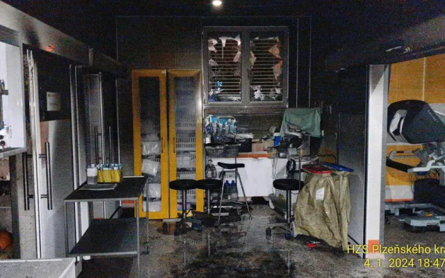 K požáru v pavilonu chirurgie vyjížděli v podvečer hasiči do fakultní nemocnice. Evakuovat museli 45 osob