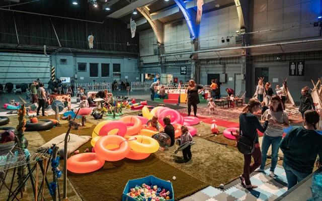 Festival pro rodiny s dětmi se vrací do Plzně, nabídne obří hernu i workshopy