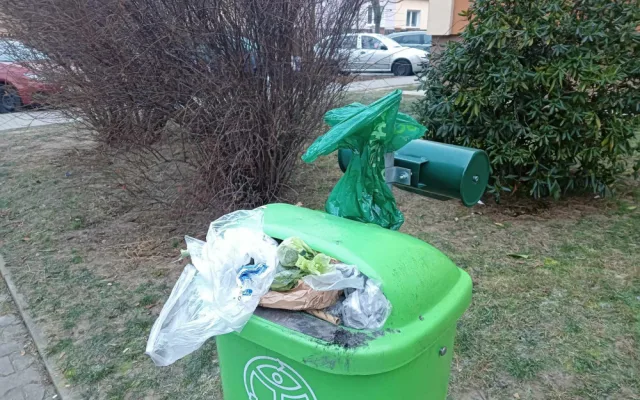 Takto ještě před týdnem vypadaly košíky na Doubravce