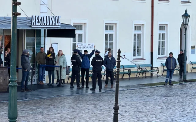 Dorazil i jeden odpůrce hlavy státu