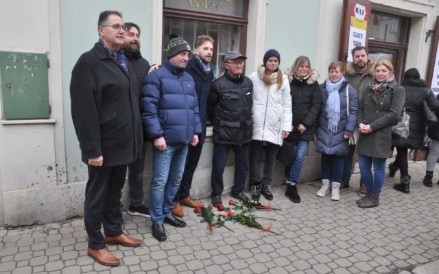 Tři kameny zmizelých připomínají rodinu Stadlerových, kterou před 82 lety odvezl transport do Terezína