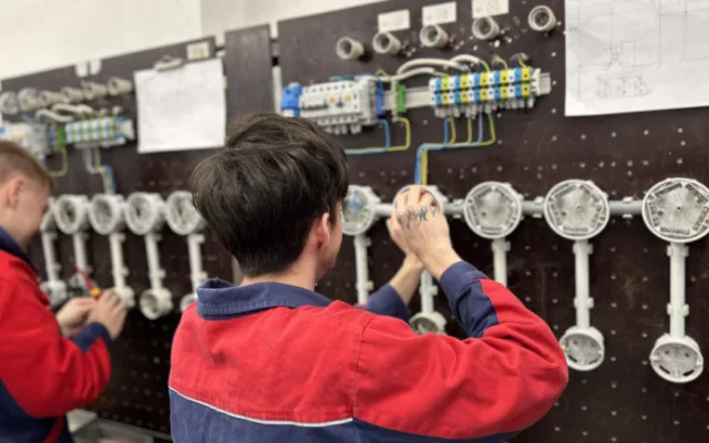 Na trhu mohou chybět elektrikáři, kteří se starají o distribuční síť. EG.D otevírá nové třídy