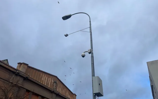 Nově se kamerový systém rozšířil i do křižovatky ulic Korandova x Nerudova