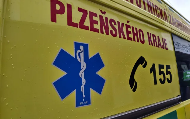 Zloděj si chtěl v garáží posvítit zapáleným kartonem, nakonec objekt podpálil a sám skončil v nemocnici
