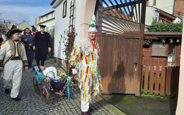 Boleveckou návsí prošly maškary, Selský dvůr U Matoušů si připomněl Bláznové dny
