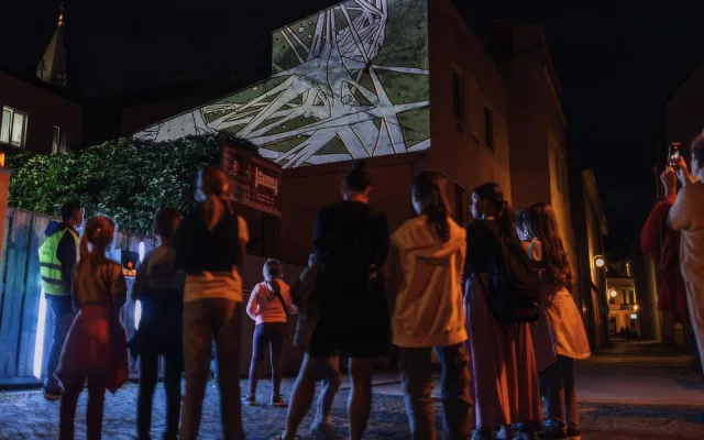 Na Mži se vzedme obří vodní stěna, Festival světla BLIK BLIK letos ohromí svou rozsáhlostí