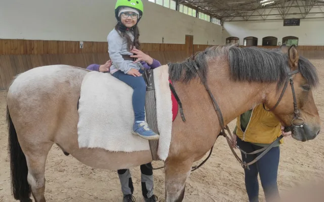 Předčasný příchod na svět, nízká porodní váha, krvácení do mozku. Přesto díky lásce a péči rodičů dělá Maruška obrovské pokroky