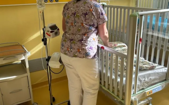 Budoucí zdravotní sestry z Německa vykonávají praxi na pediatrickém oddělení v Domažlické nemocnici