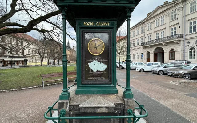 Secesní meteorologický kiosek dodnes předpovídá počasí. Překvapí vás, kolik má dalších užitečných funkcí