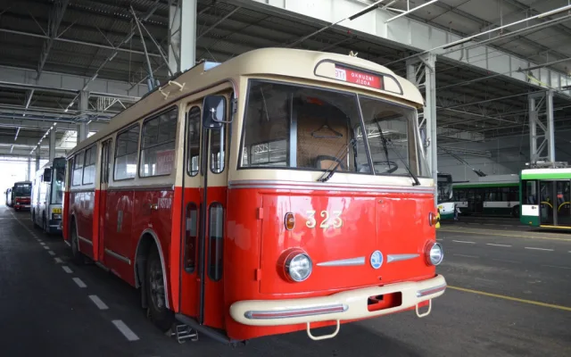 Před 95 lety vyjely v Plzni na pravidelných linkách první autobusy, tramvaje letos oslaví dokonce 125 let provozu