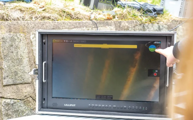 Dronaři z Plzně zdaleka nevládnou jen obloze, teď podnikli speciální misi s ponorkou pod hladinou Boleváku