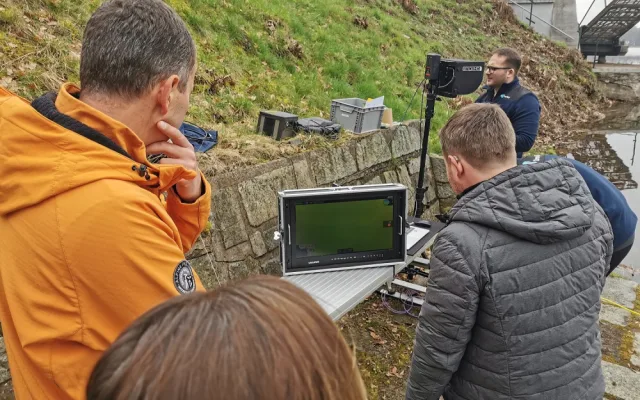 Dronaři z Plzně zdaleka nevládnou jen obloze, teď podnikli speciální misi s ponorkou pod hladinou Boleváku