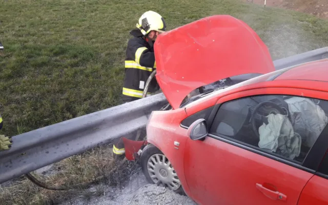 Řidič nedával pozor a způsobil hromadnou nehodu na dálnici D5 ve směru na Rozvadov
