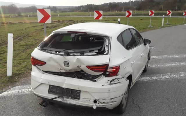 Řidič nedával pozor a způsobil hromadnou nehodu na dálnici D5 ve směru na Rozvadov