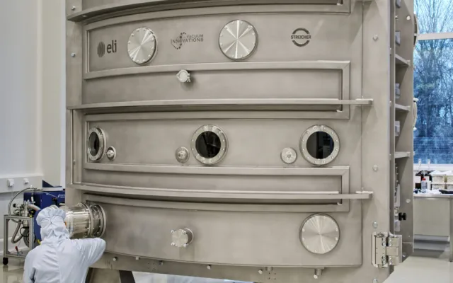 Napařovací vakuová komora ELIAS pro výzkumné centrum ELI Beamlines_01