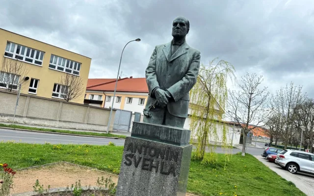 První posmrtná socha československého ministerského předsedy Antonína Švehly měla pohnutý osud