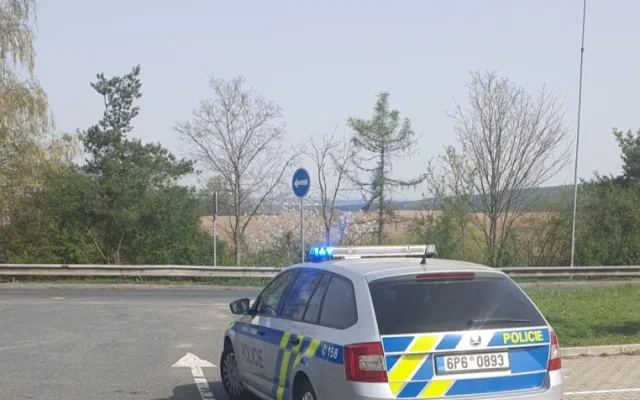 Dálniční policisté si posvítili na nelegální migraci, dva cizince bez povolení k pobytu odhalili v autobusu