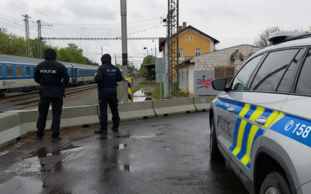 Policisté vyrazili zkontrolovat nádraží, vlaky i železniční přejezdy. Padala jedna pokuta za druhou